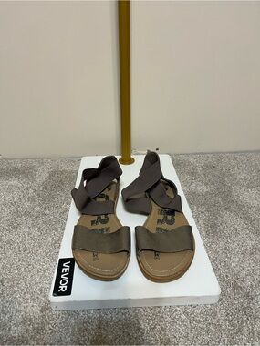 Gently used condition Sorel Sandals